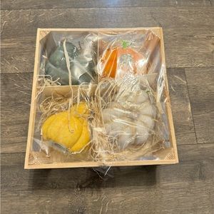 Two' Company Ceramic‎ Gourds NEW